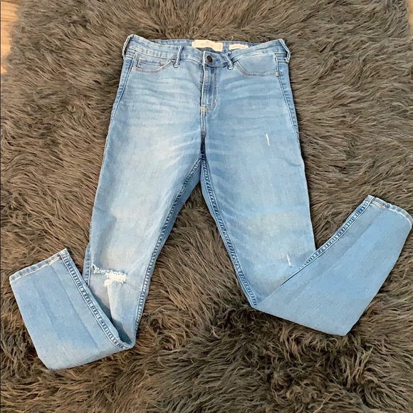 Hollister Jeans - Picture 1 of 3
